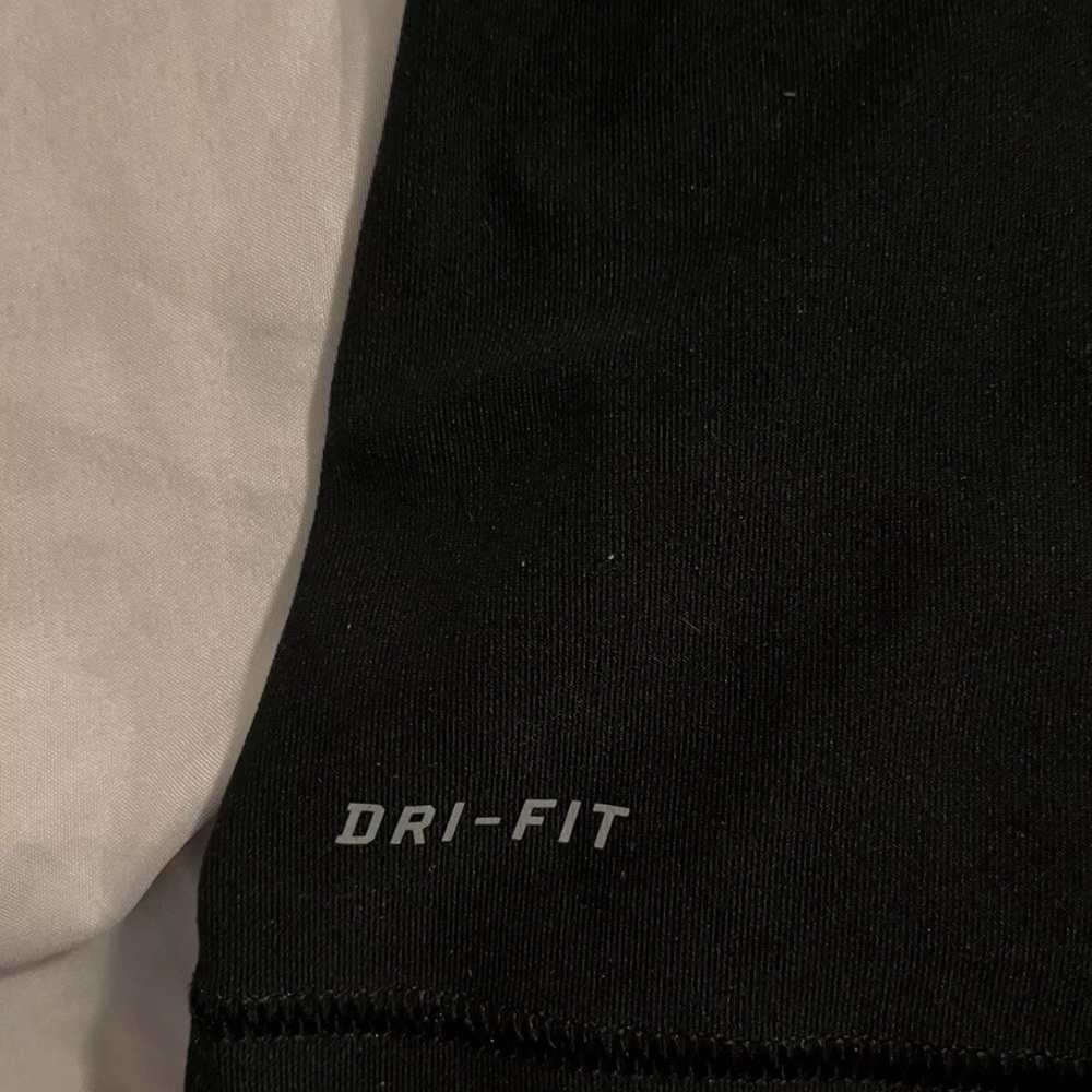 Nike - Picture 3 of 5